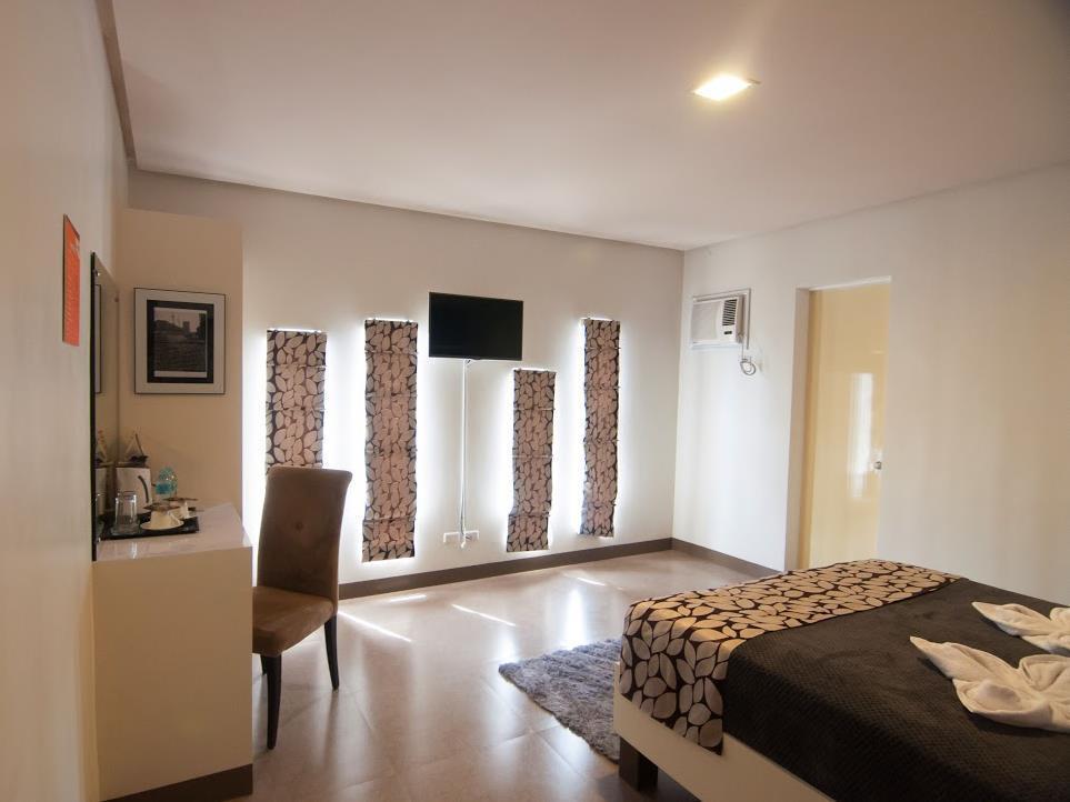 Avenue One Hotel Upper Digos Extérieur photo